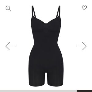 SCULPTING BODYSUIT MID THIGH W. OPEN GUSSET | ONYX × 1
ONYX / L/XL